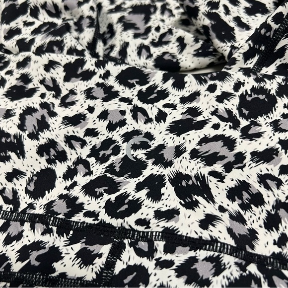 Zyia Active Snow Leopard Pocket Brilliant High Rise Leggings - Picture 8 of 11